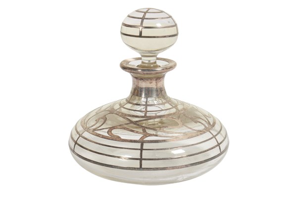 Lot 72 - PERFUME BOTTLE