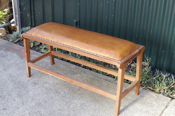 Lot 77 - BENCH