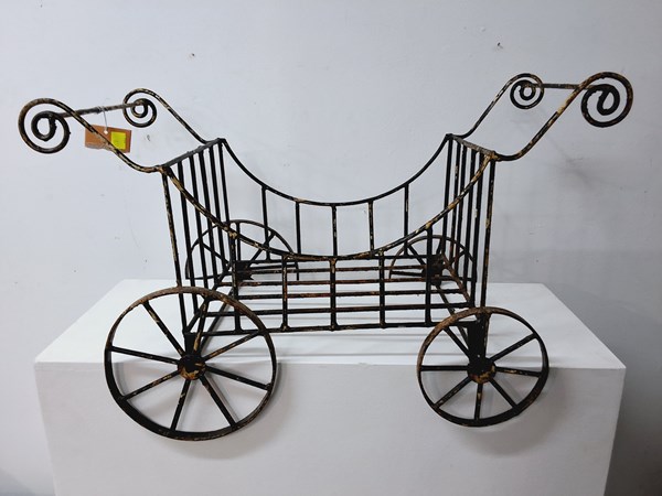 Lot 1263 - PLANT POT STAND